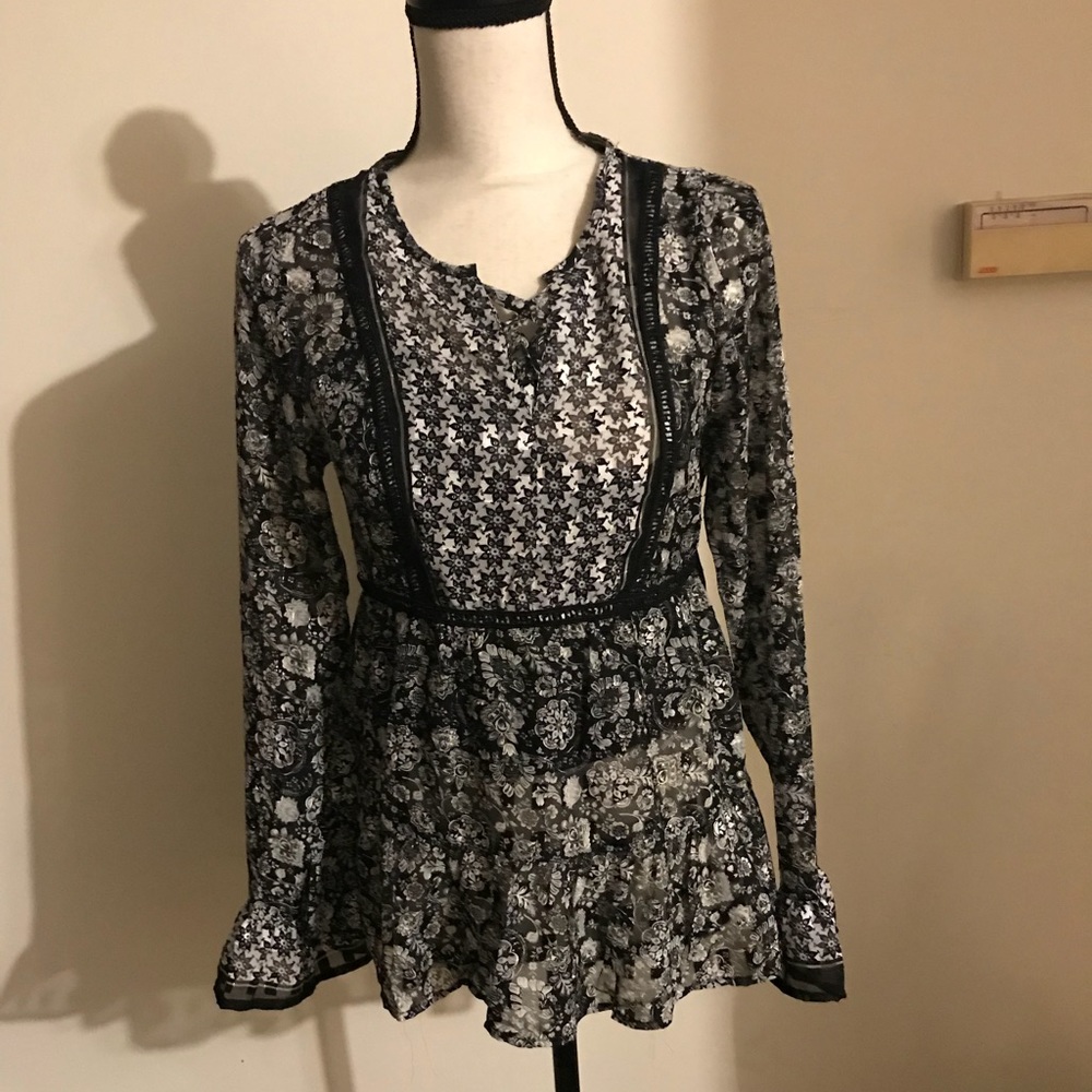 Knox Rose black and white blouse